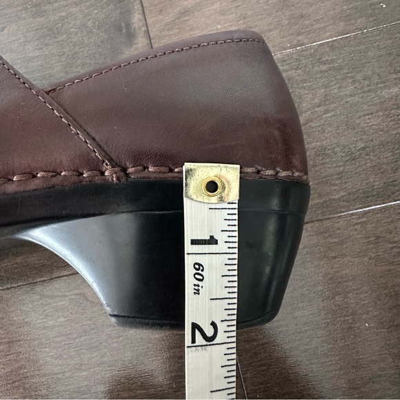 Dansko Solstice Brown Leather Split Toe Strap Clog Shoes Size 38 - Picture 9 of 10